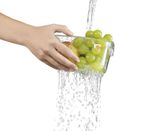 Brastemp_Geladeira_BRM42EB_Imagem_Com_Modelo_Fruteira_Removivel_Prateleira4_165x145