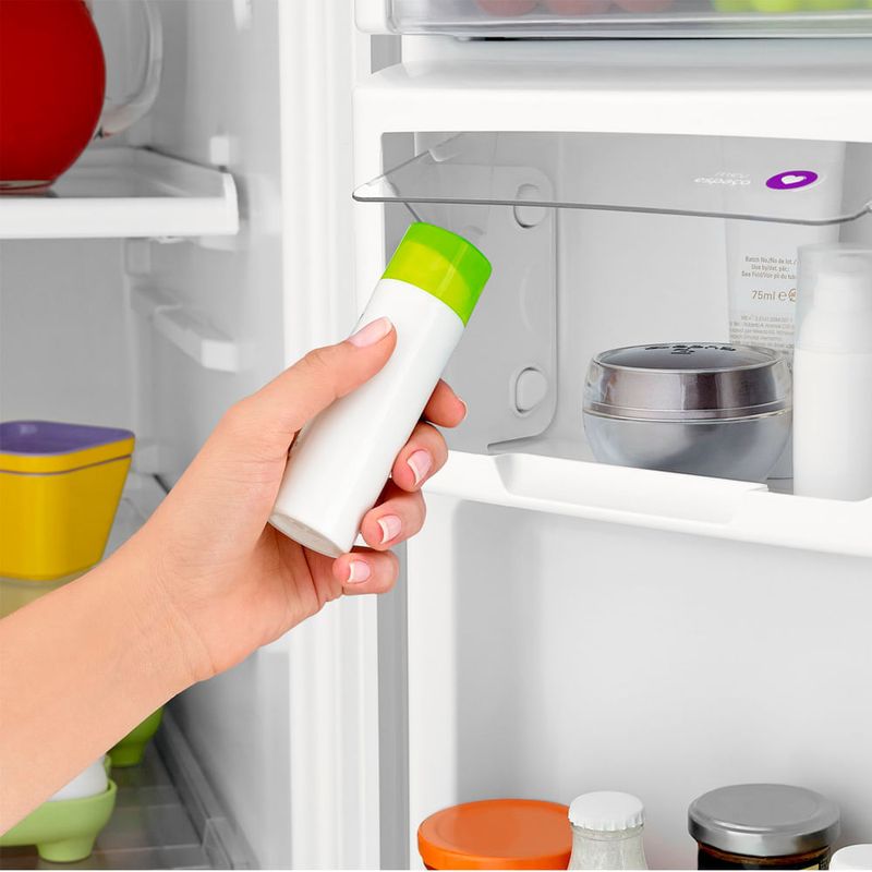 Consul_Geladeira_CRM51AB_Imagem_Com_Modelo_Compartimento_Meu_Espaco