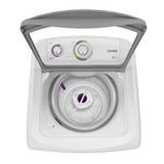 Imagem-superior-da-maquina-de-lavar-com-a-tampa-aberta-e-seu-interior-vazio.