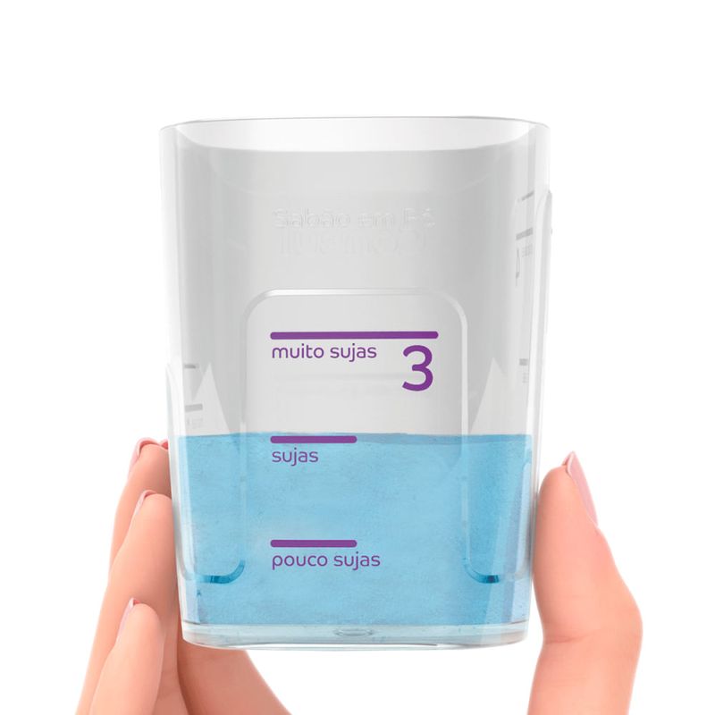 Imagem-de-um-recipiente-transparente-na-mao-de-uma-pessoa.