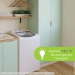 Maquina-de-lavar-roupas-em-uma-lavanderia-decorada