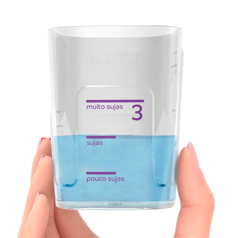 Imagem-de-um-recipiente-transparente-na-mao-de-uma-pessoa.