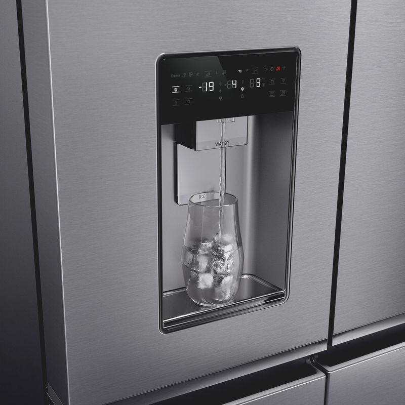 08_Brastemp_Geladeira_BRO90MK_Imagem_Detalhe_water_dispenser