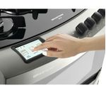 Brastemp_Fogao_BFD5SAR_Imagem_Com_Modelo_Interface_Touch_Prateleira2_1650x1450