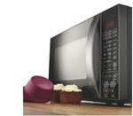 Brastemp_Micro_ondas_BMW20AT_Imagem_Produzida_Cupcake_Prateleira3_1650x1450